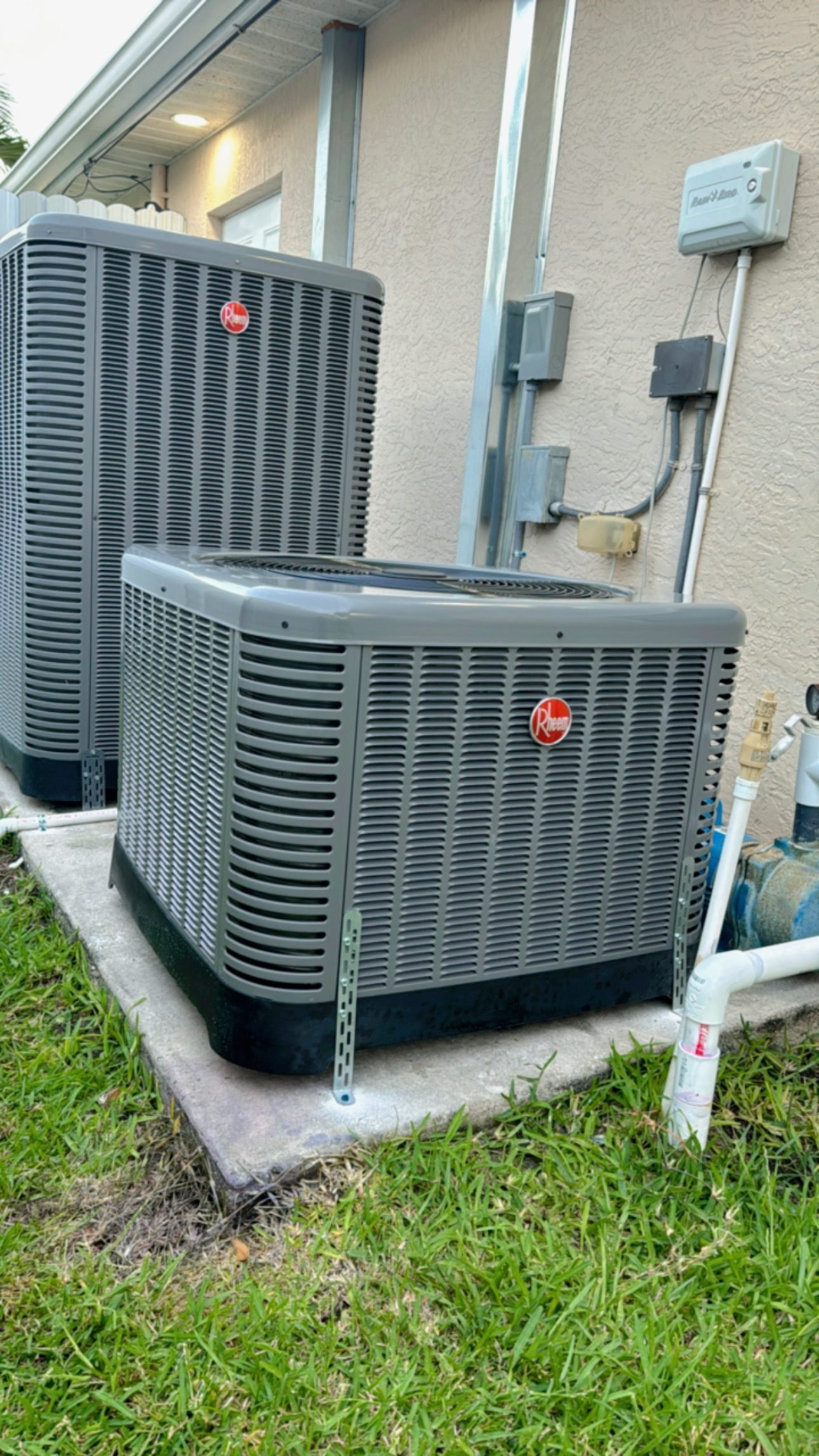 Outdoor condenser AC installation Florida